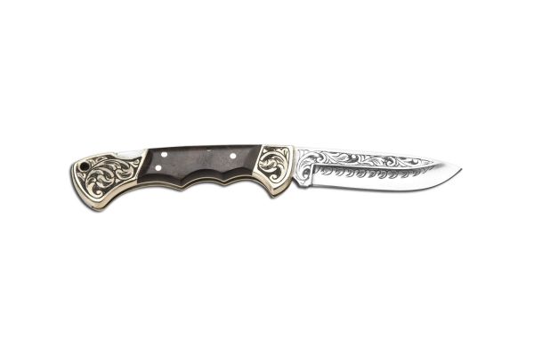 Bora 210 CG Ergonomik Kilitli Ceviz Saplı Gravürlü Çakı