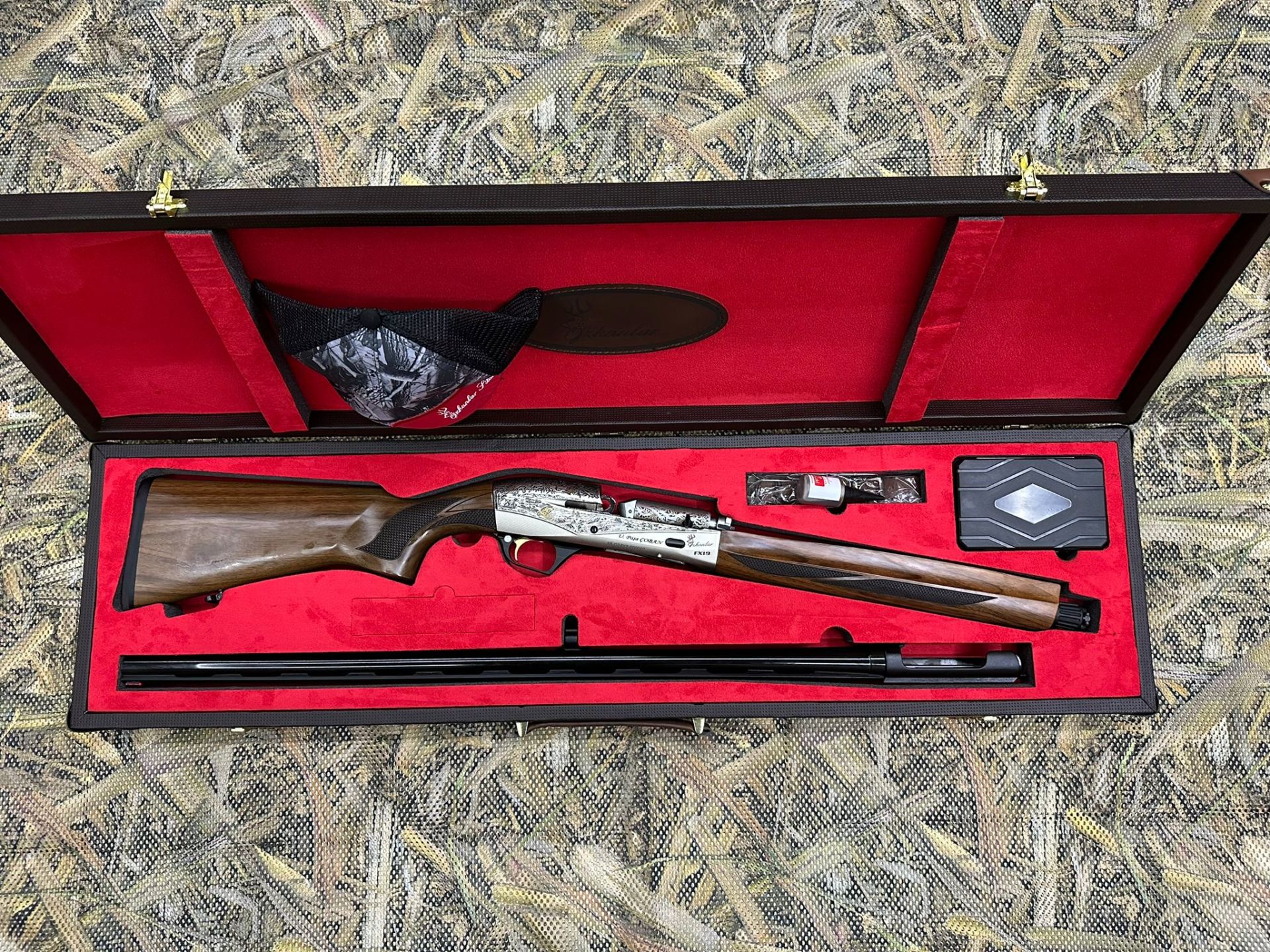 Özkanlar FX-19 Gold Altın İşlemeli Otomatik Av Tüfeği