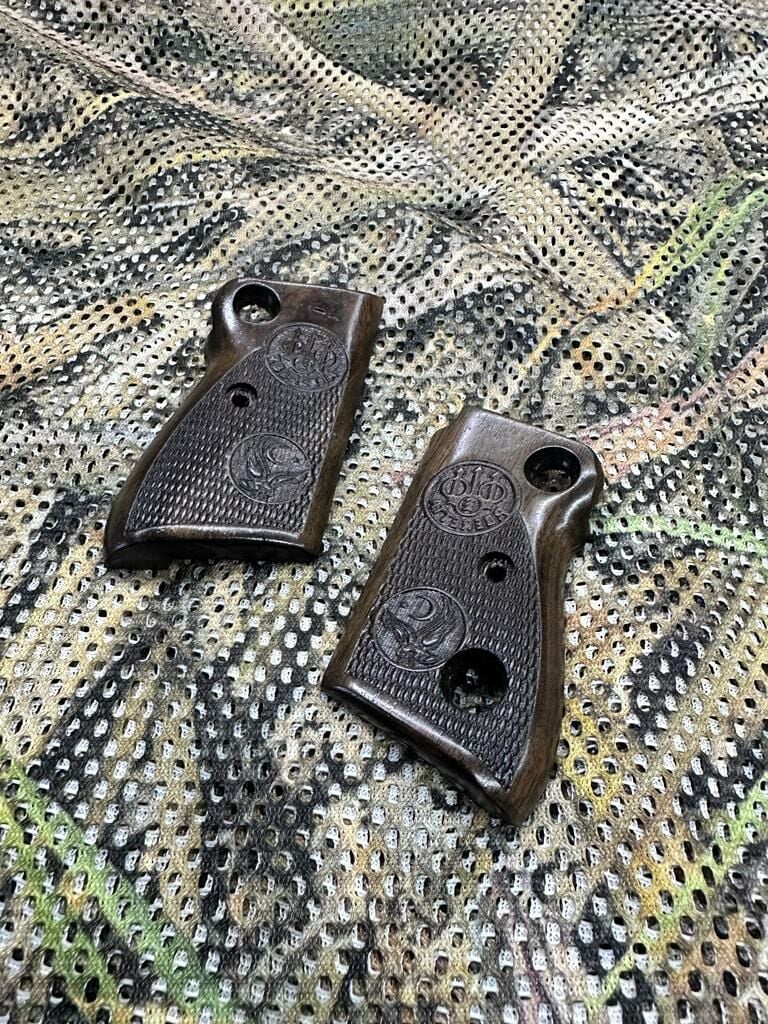 Beretta Çift Düğmeli Ahşap Kabze