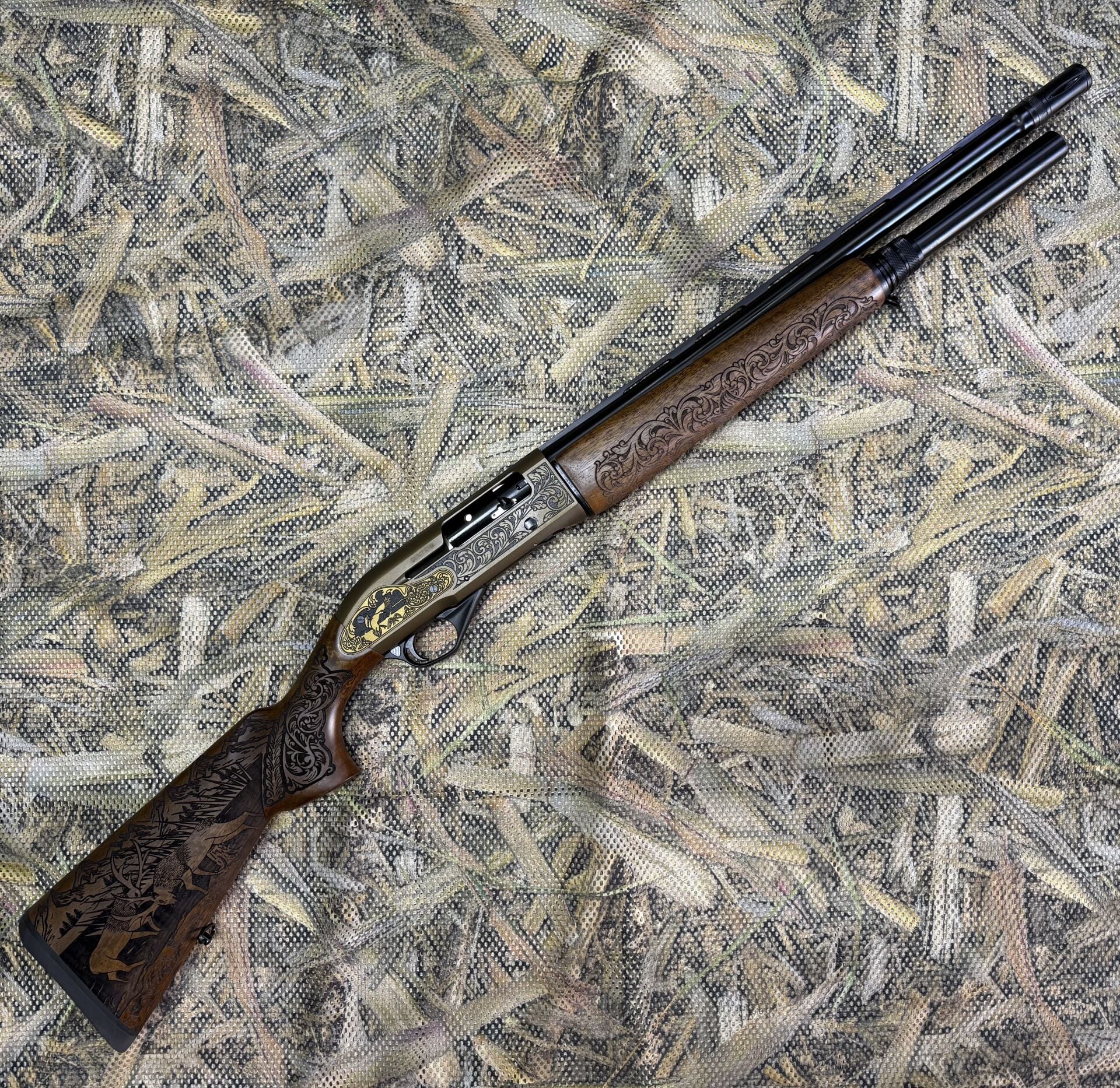 Üzümlü Full Gravürlü Özel İşlemeli Otomatik Av Tüfeği