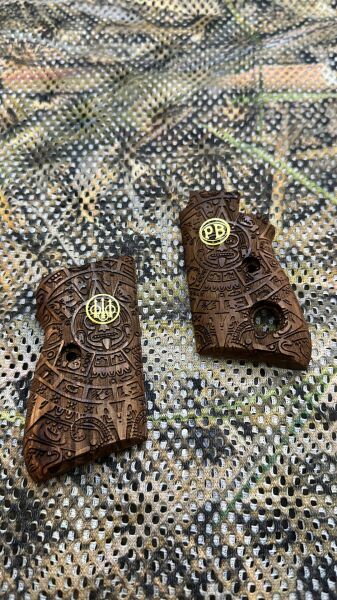 Beretta Düğmeli Tabanca Kabze