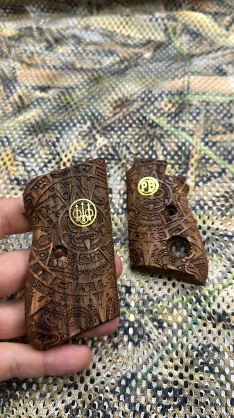 Beretta Düğmeli Tabanca Kabze