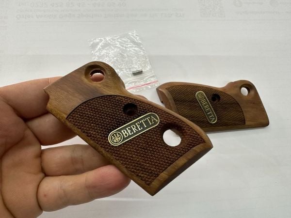 Beretta Düğmeli Tabanca Kabze