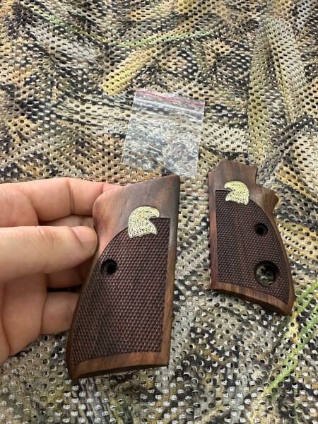 Beretta Düğmeli Tabanca Kabze
