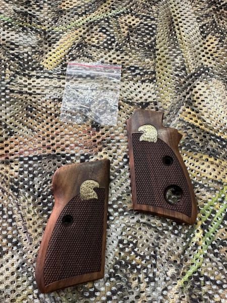 Beretta Düğmeli Tabanca Kabze