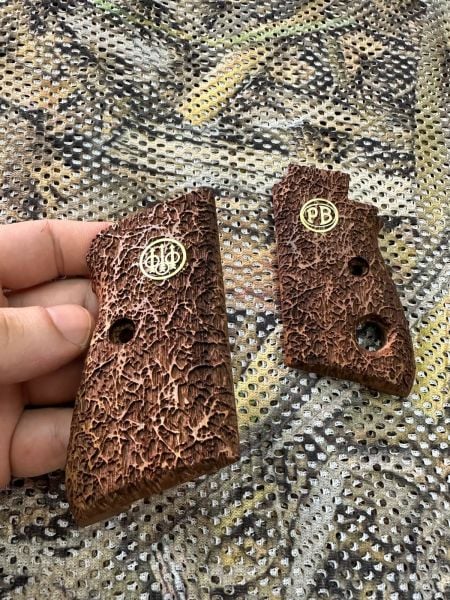 Beretta Düğmeli Tabanca Kabze